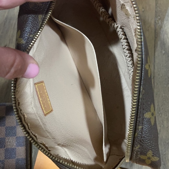 LOUIS VUITTON - Trousse Monogram Toiletry Bag • 23 - Picture 11 of 12